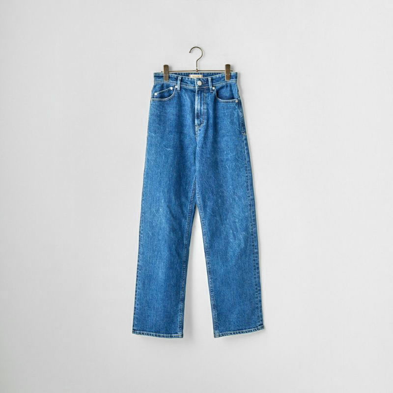 YANUK (ヤヌーク)、新作モデルを着こなす秋のデニムスタイリング