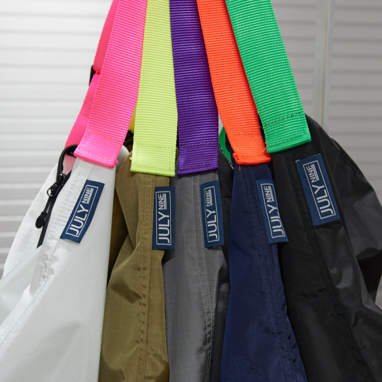 JULY NINE(ジュライナイン)の別注バッグがカラフルな新色で登場