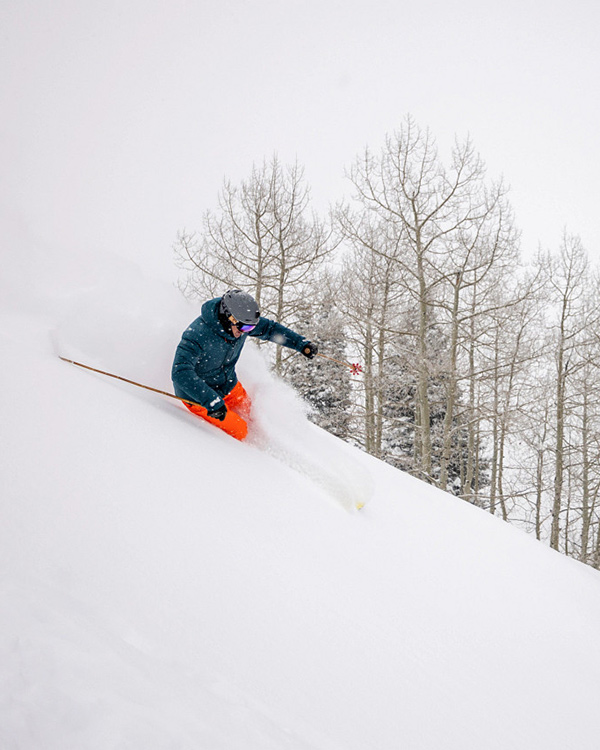 KJUS チュースの紹介ページ- BRAND LIST - 株式会社スキーショップジロー