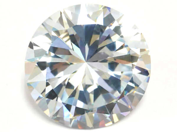 キュービックジルコニアで輝く、理想のアクセサリー - スワロフスキー