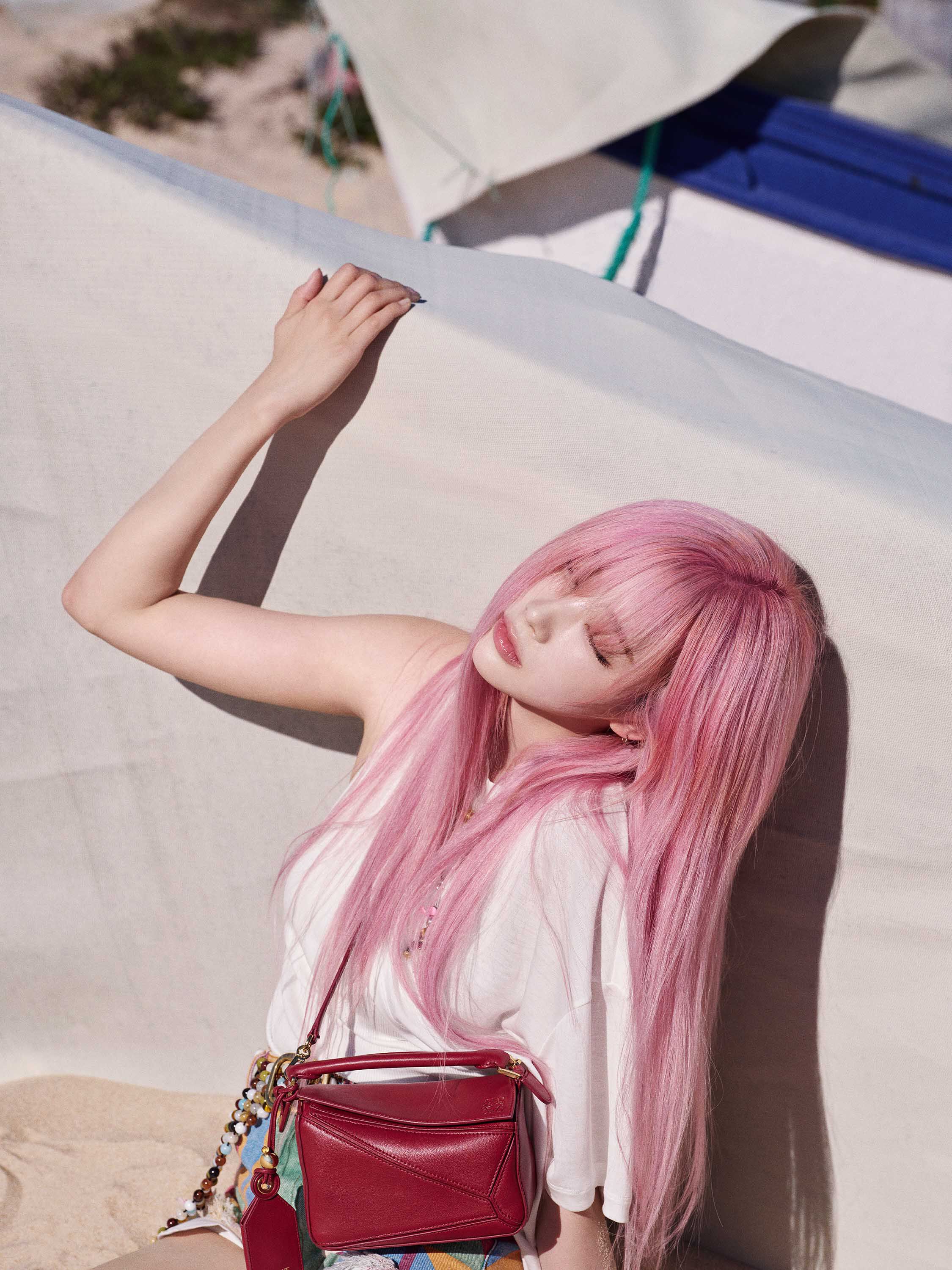 ロエベがパウラズ・イビザ 2025 コレクションを紹介 | LOEWE - LOEWE