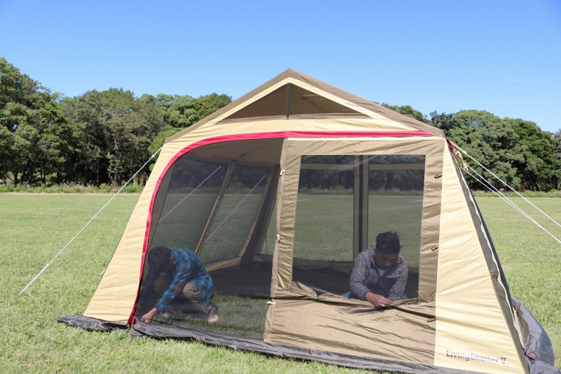 ロッジ型シェルターは居住性抜群！ogawaのリビングシェルターⅤを設営