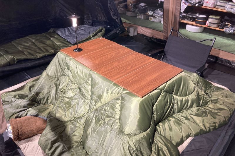 冬キャンプの“憧れスタイル”を簡単に！アルペン新製品「こたつユニット