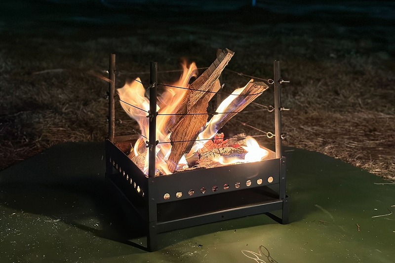 DODの“クセ強”焚き火台「リングヲモヤセ」をキャンプ場スタッフが使用