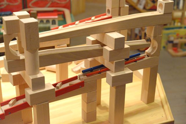 MOMOおもちゃスタンダード》『HABA組み立てクーゲルバーン』4才