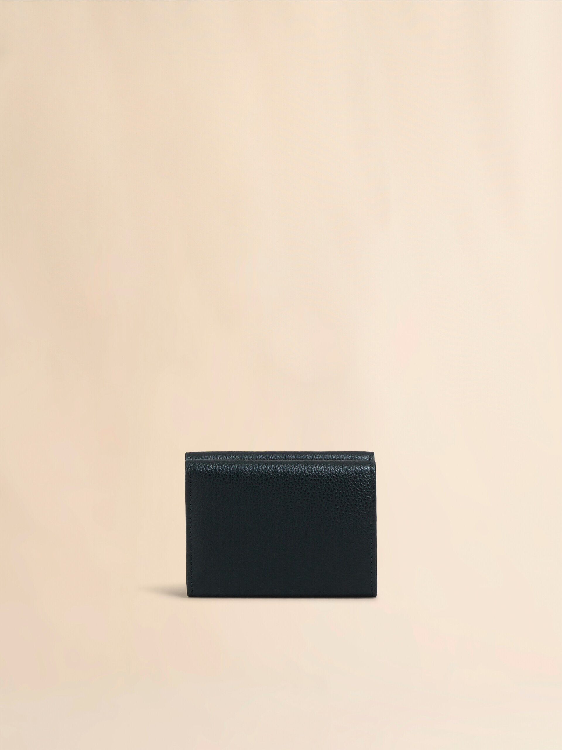 ブラック レザー製三つ折りウォレット、マルニシンボル刺繍入り | Marni