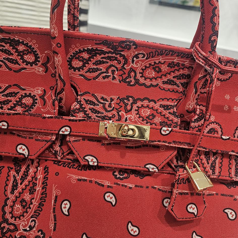 THE WORLD IS YOURS Paisley All Over Pattern Handbag ザ ワールド
