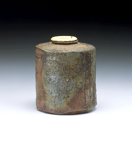 備前肩衝茶入 銘 小柴垣 - MIHO MUSEUM