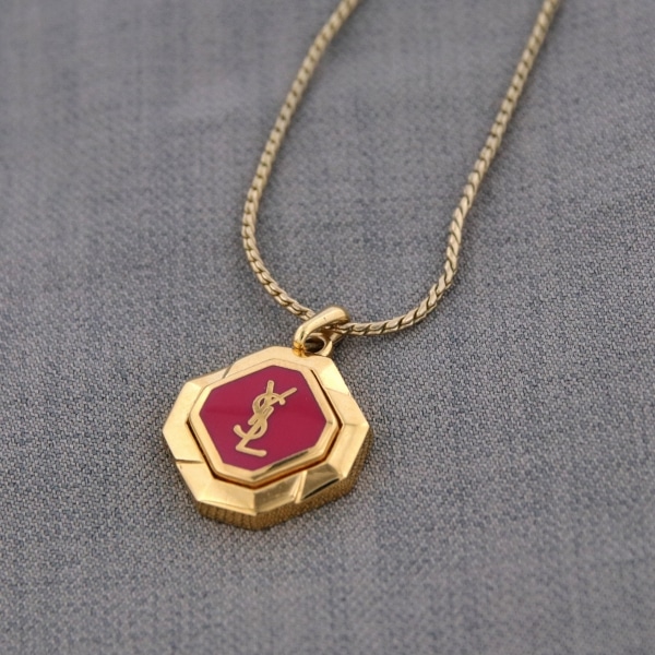 YVES SAINT LAURENT イヴ・サンローラン カサンドラ ロゴ ネックレス