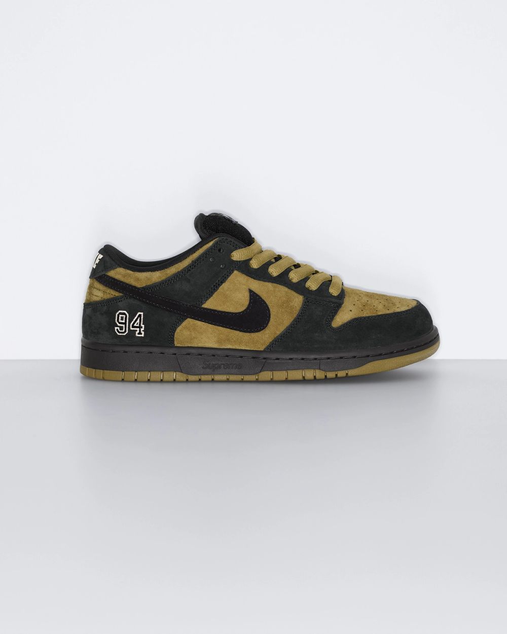 Supreme x Nike SB Dunk Low OG QS 