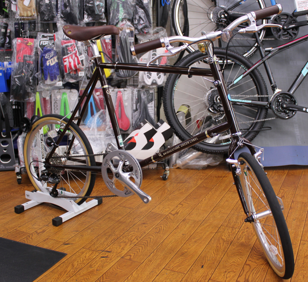 ブリヂストンの本格ミニベロクエロ20Fが入荷いたしました。