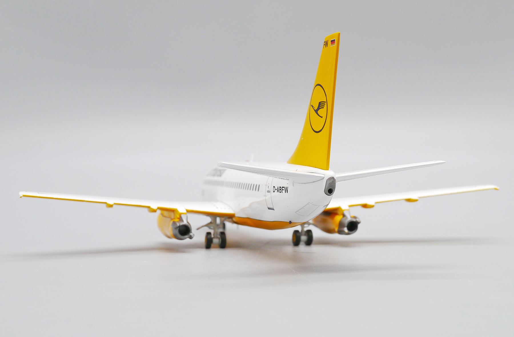 ScaleModelStore.com :: JC Wings 1:200 - EW2732008 - Lufthansa