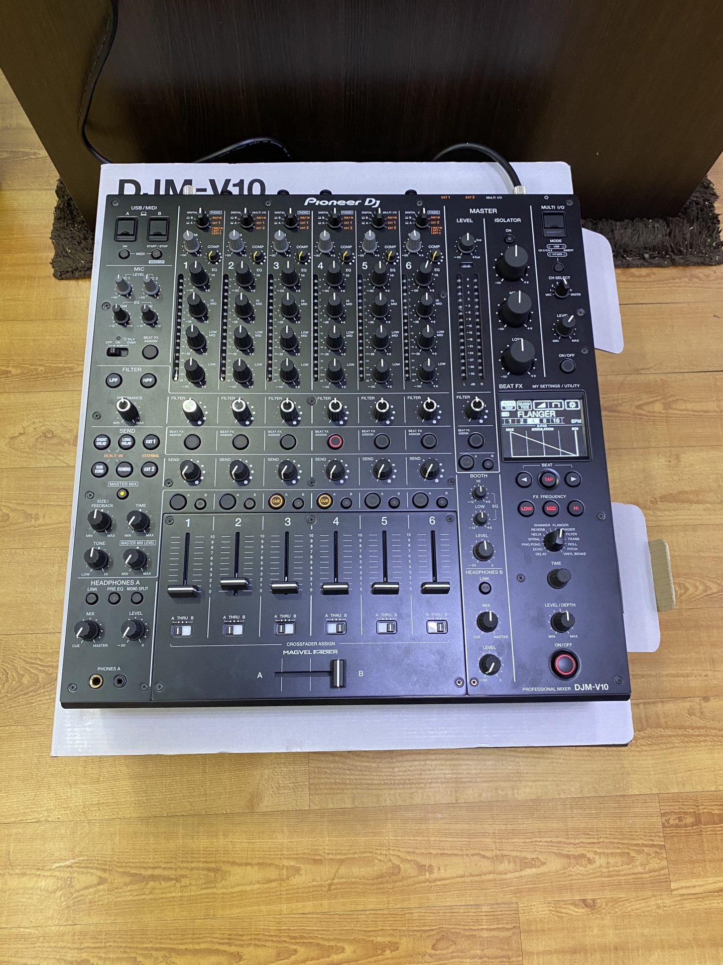 Pioneer DJのDJミキサー最上位モデル『DJM-V10』期間限定展示中