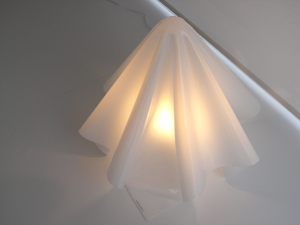 倉俣史朗がデザインしたフロアライト “ オバQ ” | 印旛のスタジオ - SHSTT