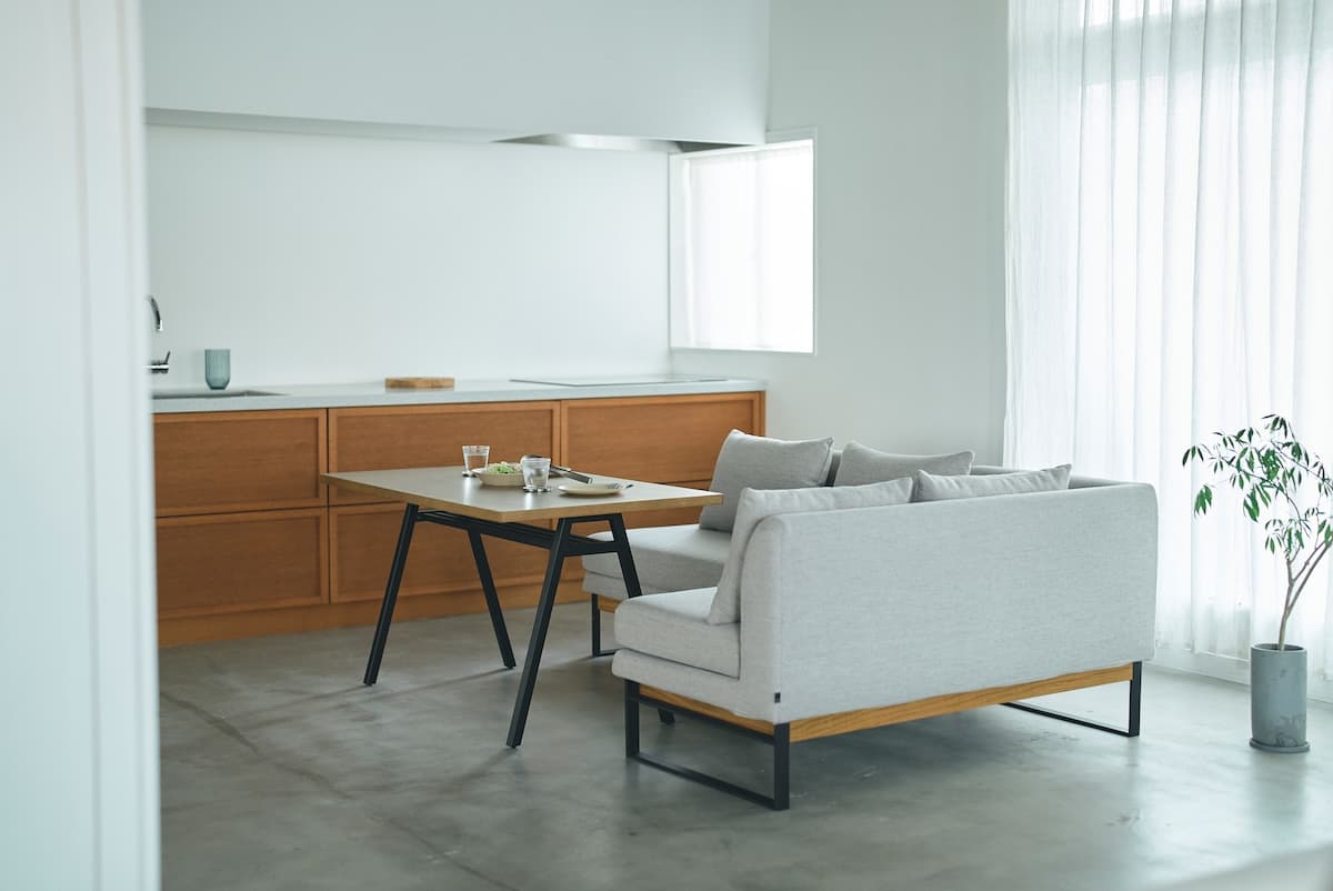 2段階の高さ調整ができるリビングダイニングテーブル｜TRON（トロン）