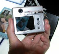 フジフイルムのデジカメFinePix「F」シリーズにスタイリッシュ