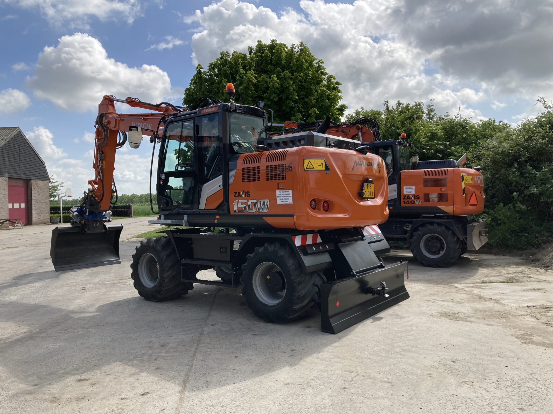 Full option Hitachi ZX150W-7 2P voor de Magdalenahoeve - Pladdet