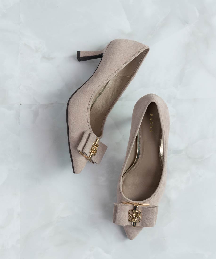 走れる美脚パンプス】モノグラムパーツリボンフィットパンプスRANDA