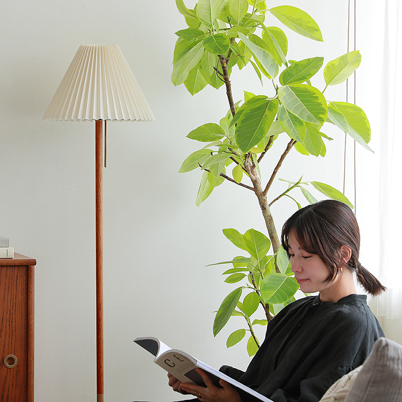 フロアライトOak&Pleatsの企画経緯とコンセプト設計についてお話します