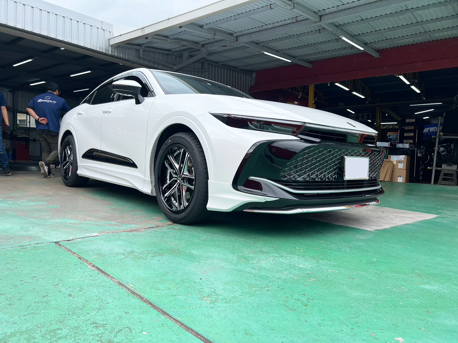 トヨタ クラウンクロスオーバー Kranze Scintill 20×8.5J DAVANTI