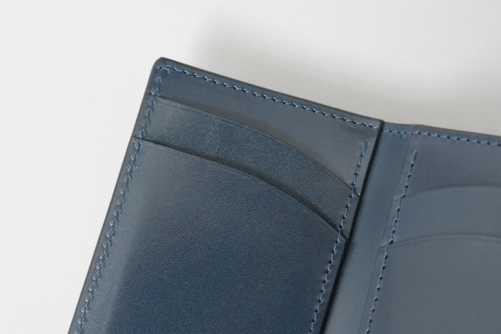 サドルプルアップを使用した がま口付き三つ折り財布・FERMOIRについて