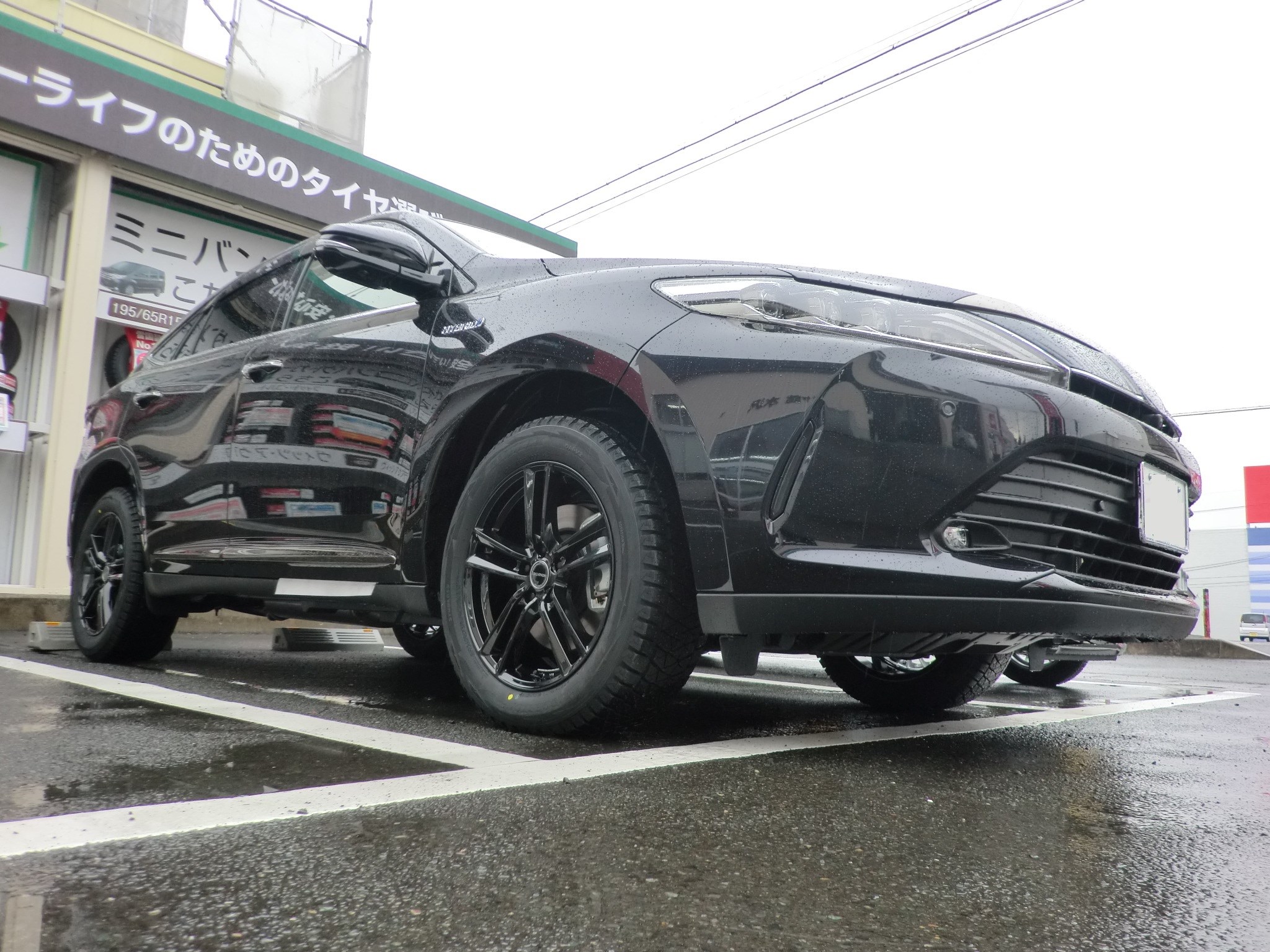 ハリアー】スタッドレスタイヤ＆アルミホイール取付！ | 店舗おススメ