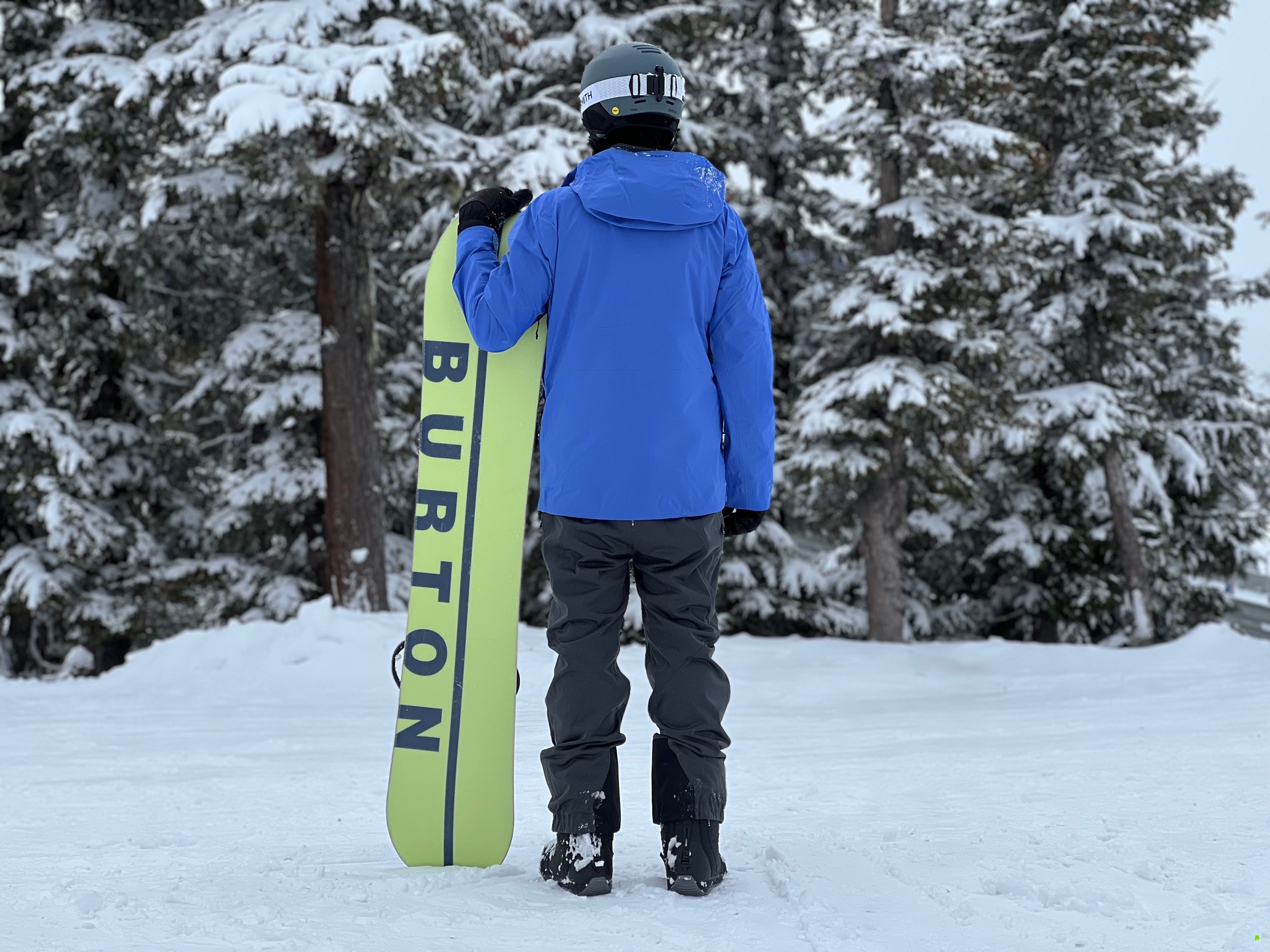 Review: Dakine Sender Stretch 3L snowboarding outerwear - The Manual