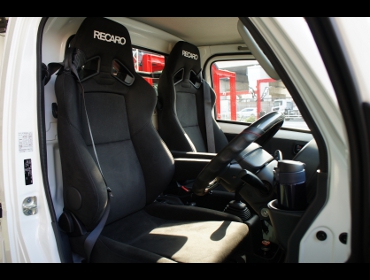 SUZUKI キャリー DA16T に RECARO（レカロ） SR-7F KK100 BK