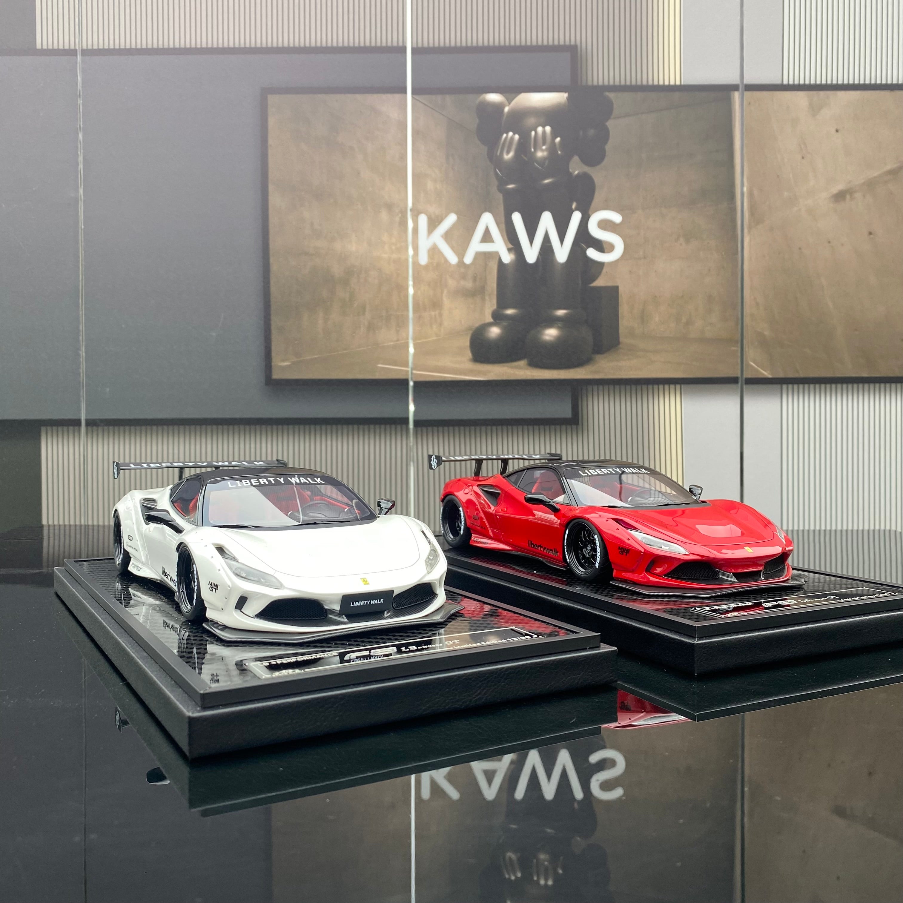 VIP 1/18 Ferrari F8 wide-body modified version simulation car