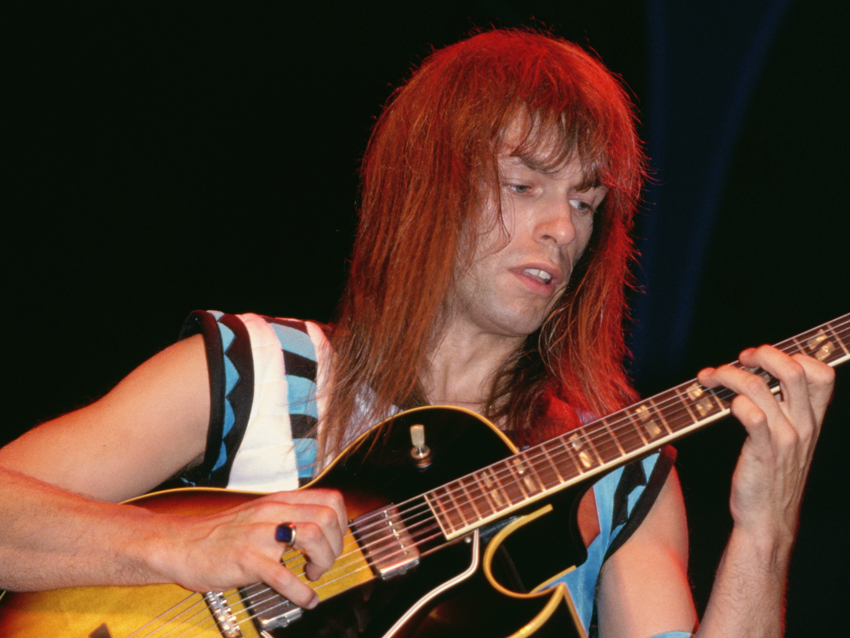 Steve Howe of Yes Playing Guitar - Yesworld