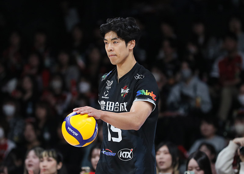 宮浦健人の“世界を脅かすバナナサーブ”を見よ！ - SVリーグ注目選手