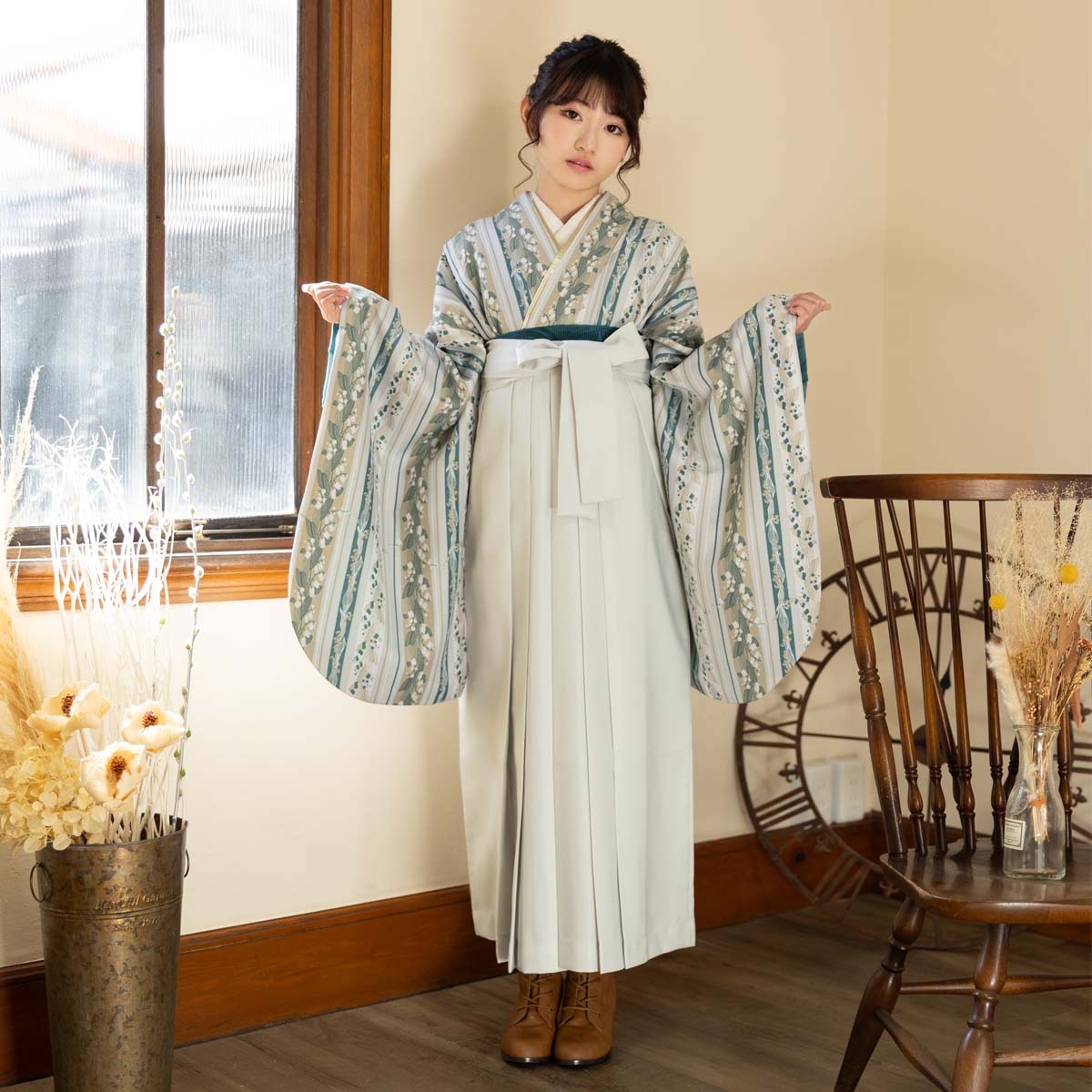 小学生袴:A353 薄グレー×ベージュ 縞に鈴蘭(G992)│ 袴レンタル