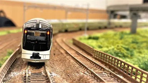 E001形 トランスイート四季島を弄る。その11 DENSHA.me製品蓄電式室内