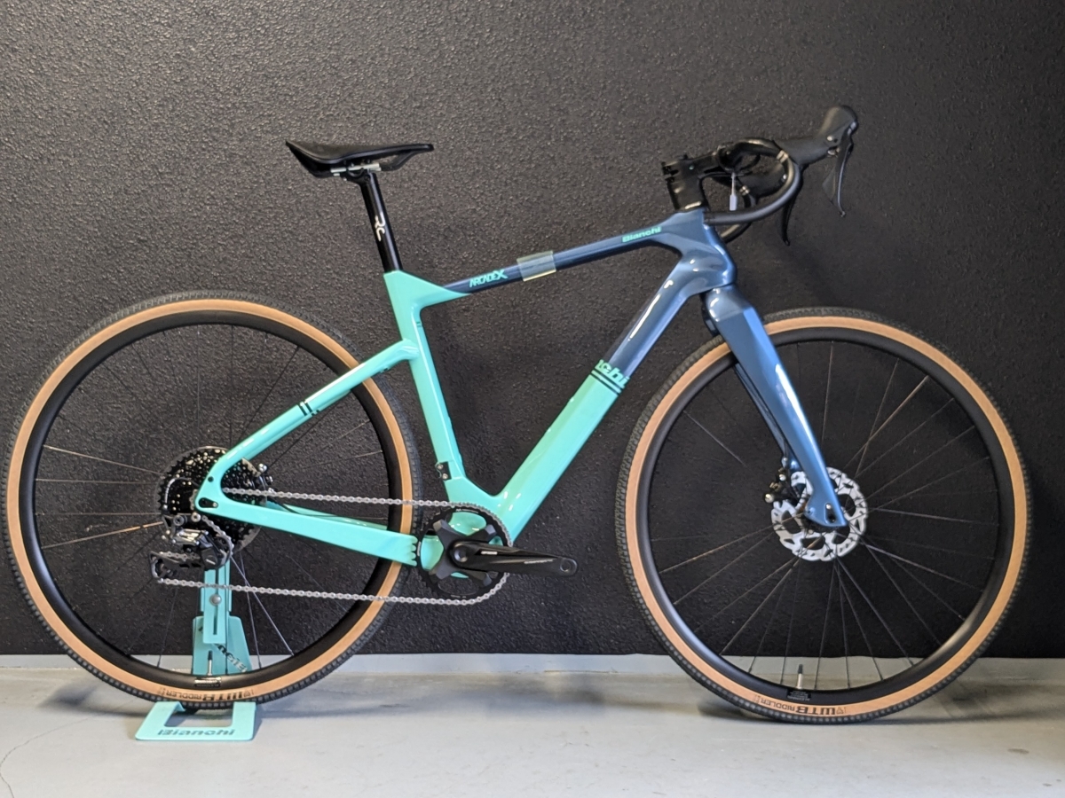 BIANCHI】ロードバイクのように軽量、未舗装路もスイスイ走れる、これ