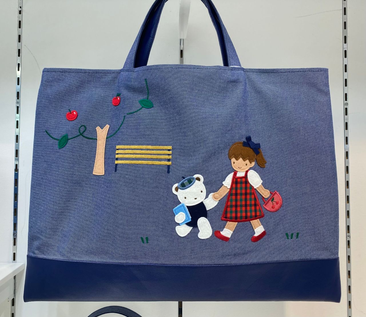 春の訪れは新作デニムバッグから♪｜ファミリア高槻阪急の公式ブログ