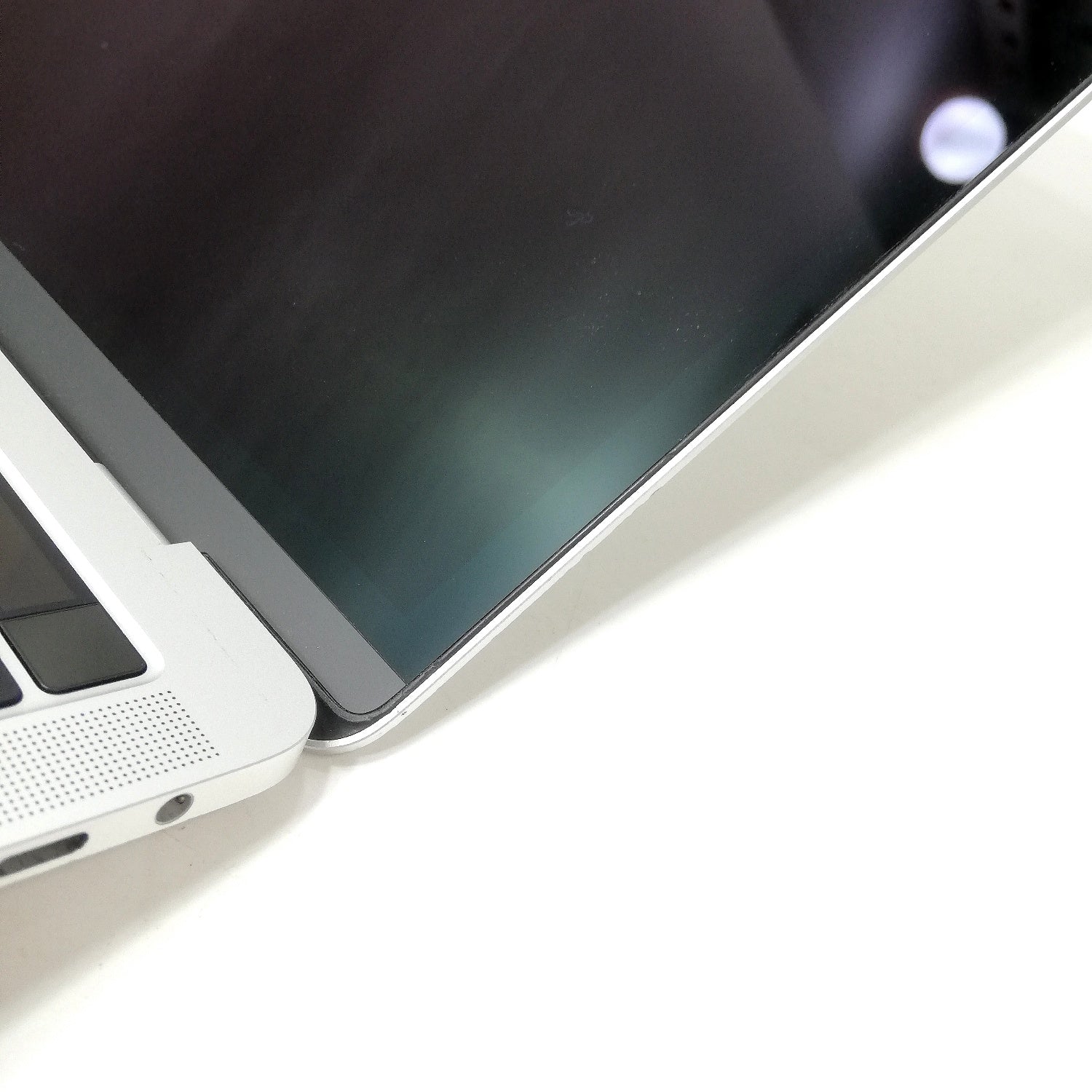 MacBook 中古 販売】MacBook Pro Touch Bar / 13インチ / Late 2016