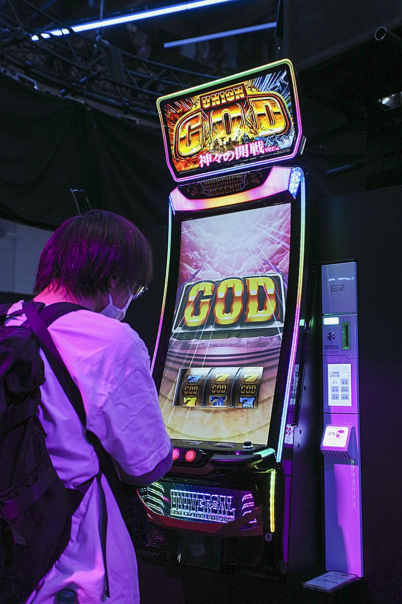 最先端技術が詰まった未来の遊技機が注目集める｜ユニバカサミフェス