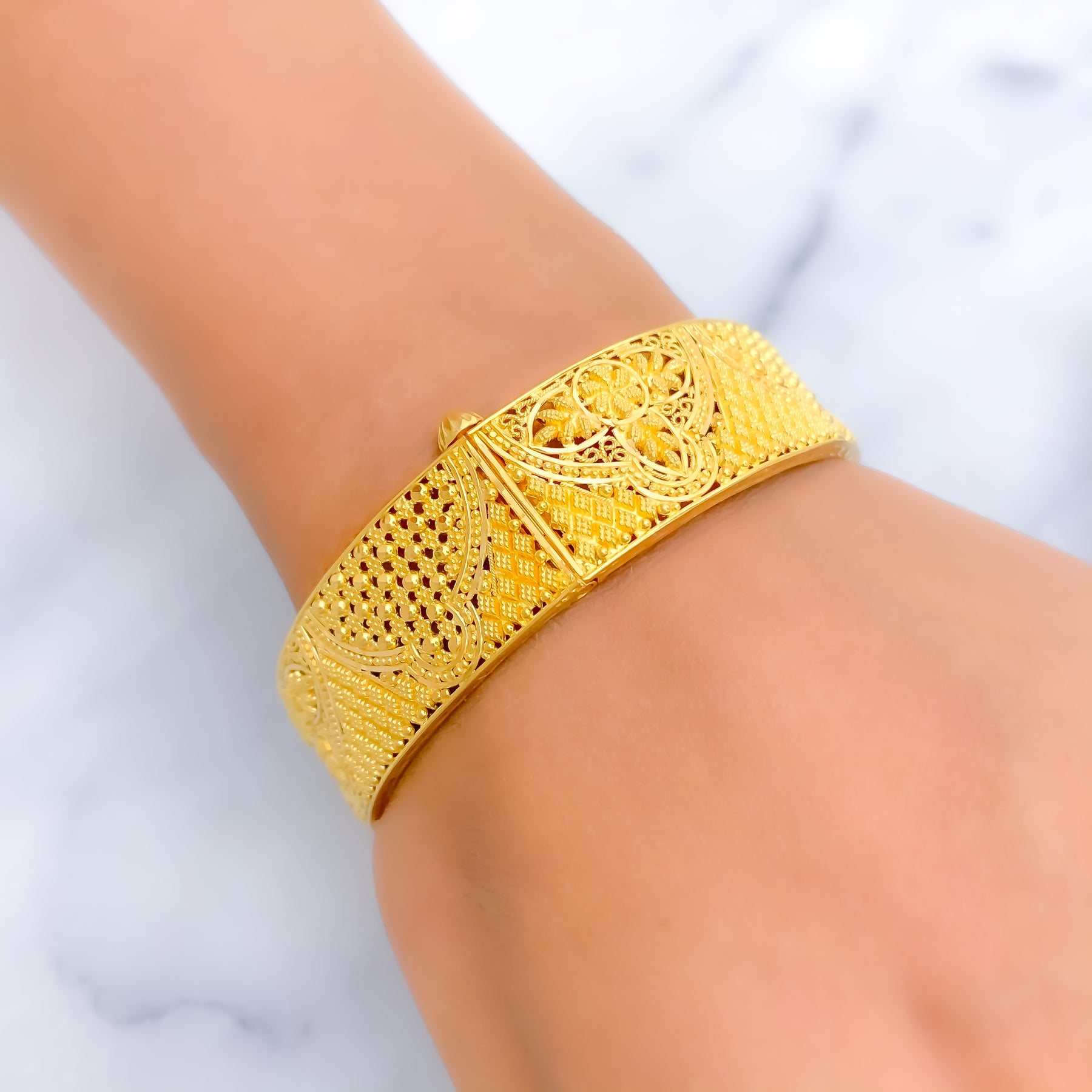 Vintage Style Floral 22k Gold Screw Bangle – Andaaz Jewelers
