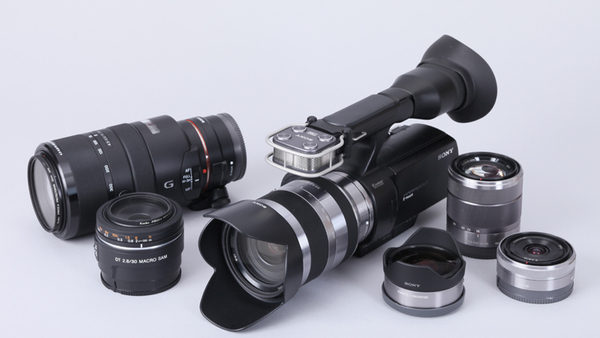 ASCII.jp：実はむちゃ売れ!? ソニー「ハンディカム NEX-VG10」 (1/4)