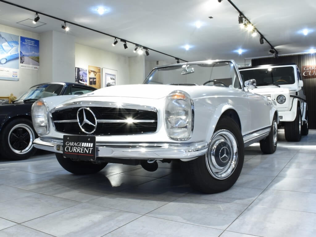 メルセデス・ベンツ230SL（W113）の魅力とは。縦目フェイスが美しい