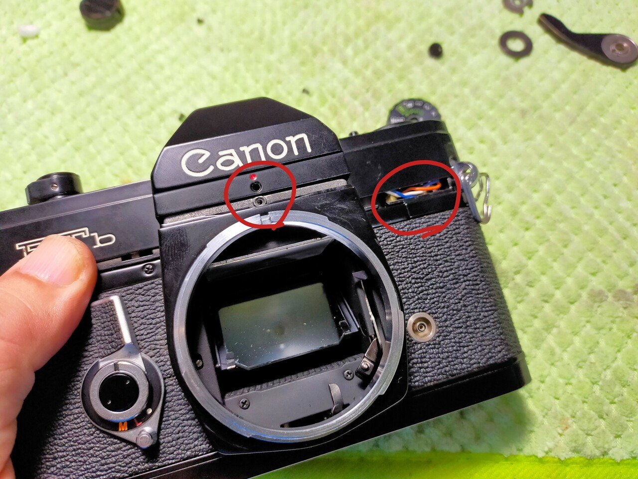 Canon FTbの分解｜フィルムカメラ修理のアクアカメラ