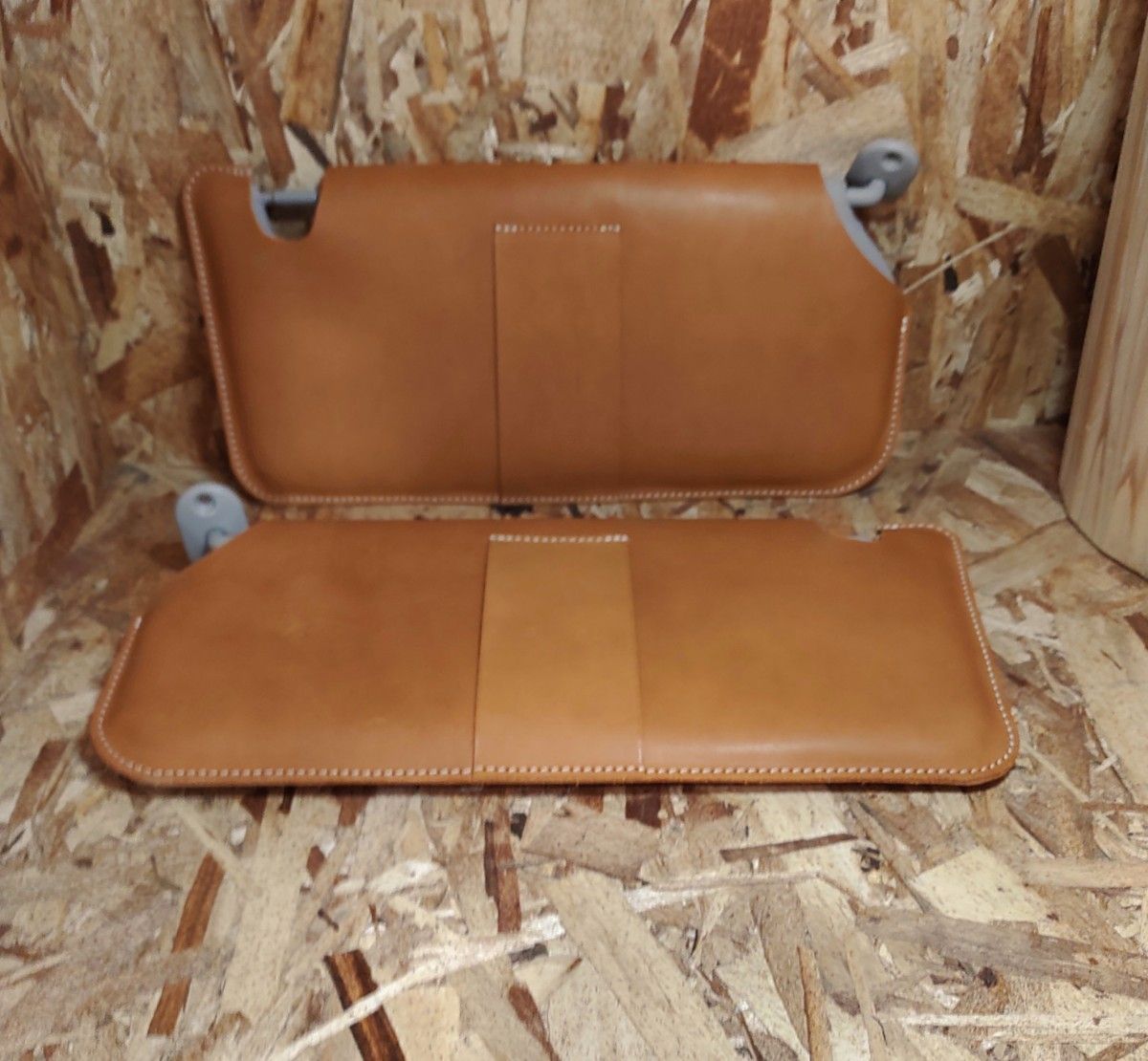 新型ジムニーサンバイザーカバー・キャメル ステッチ白 刻印無し