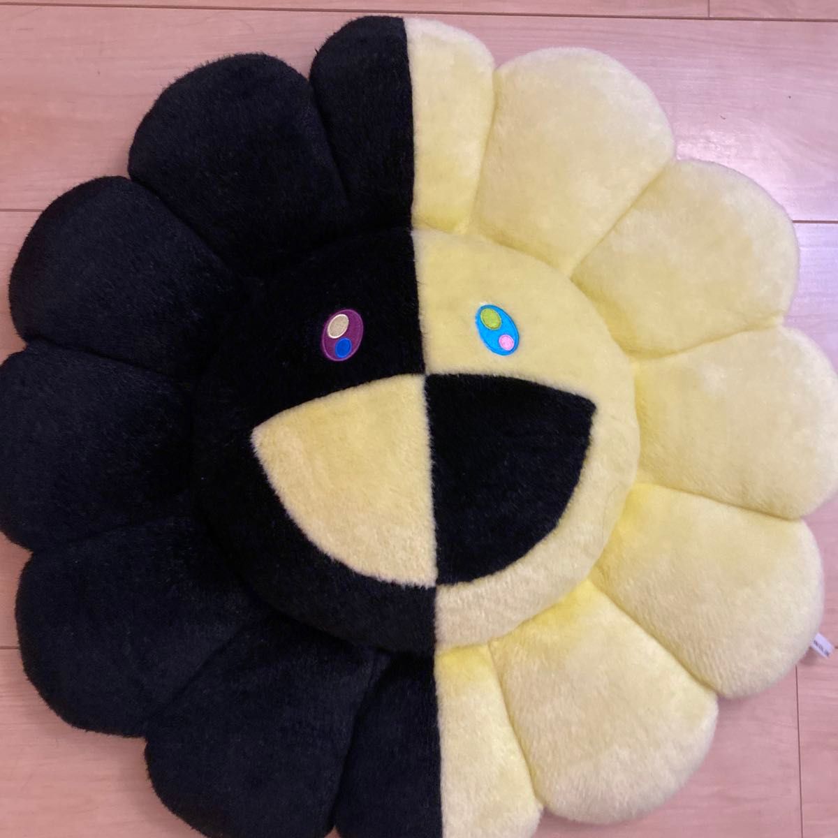 新品 NewJeans x MURAKAMI クッション(FLOWER) 村上隆 ニュージーンズ