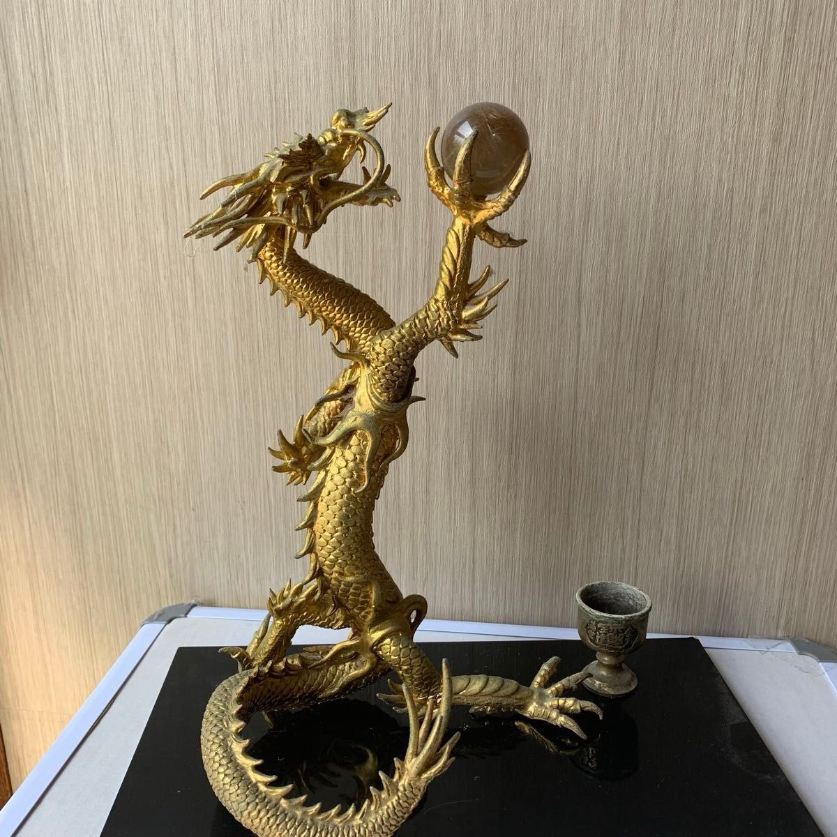 龍 置物 風水 ルチル球 水杯 ブロンズ製 開運 金運 厄祓い 黒台座付き