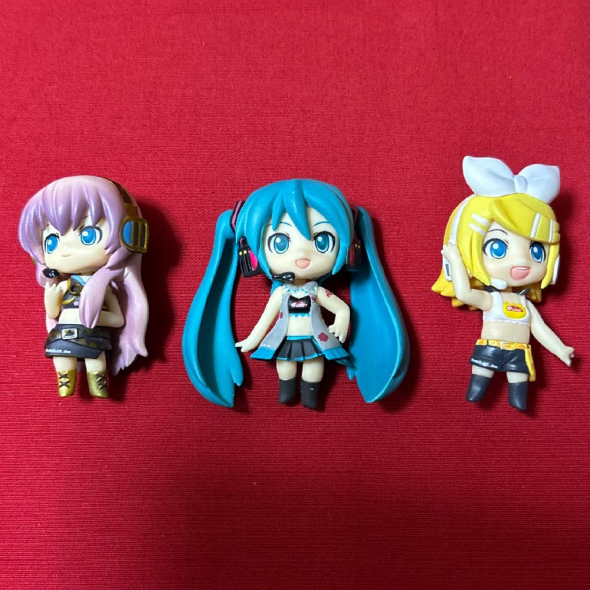 鏡音リン 巡音ルカ 初音ミク ハローキティ ボールチェーンマスコット