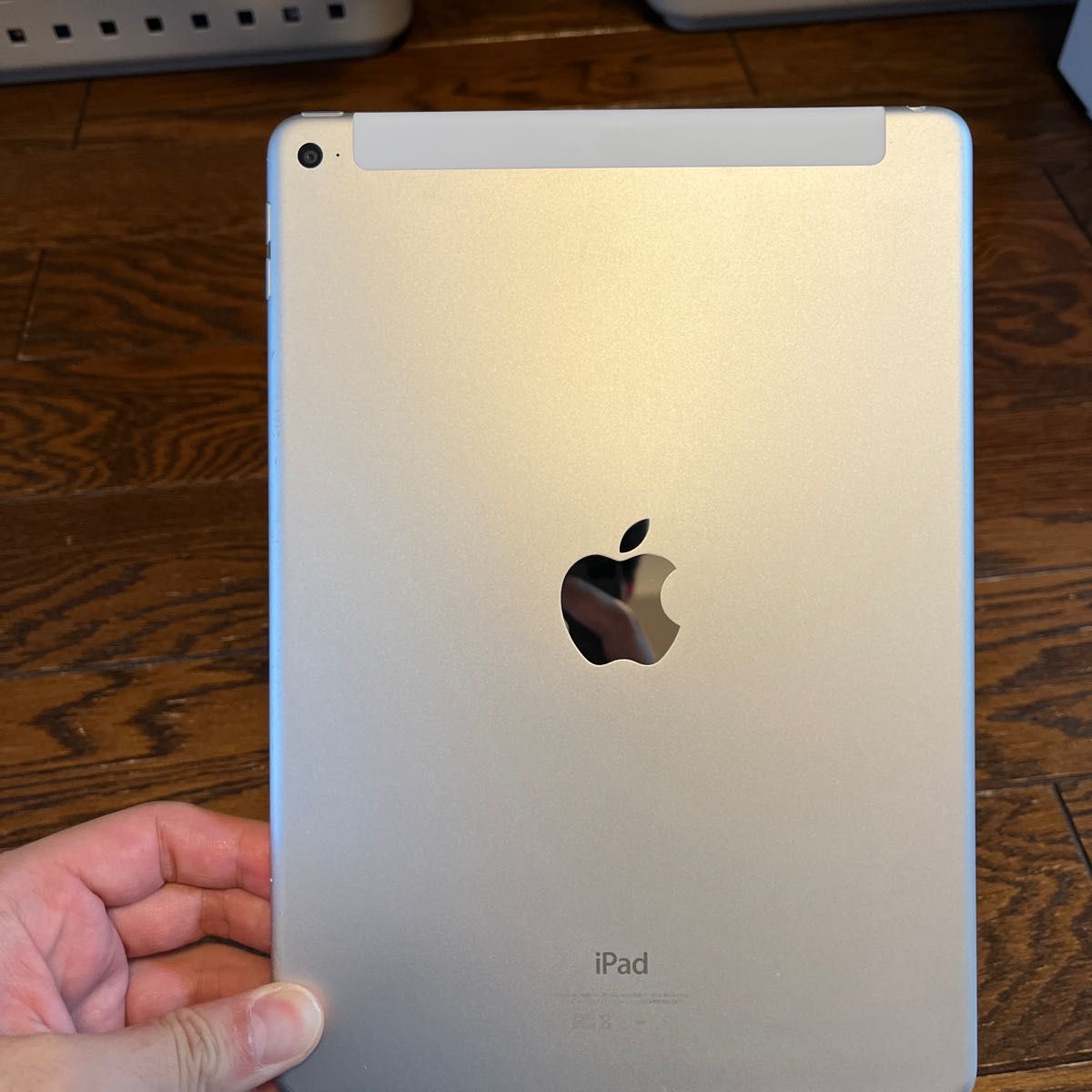 iPad Air 2 Wi-Fi ＋ Cellular 32GB シルバー ドコモ｜Yahoo!フリマ