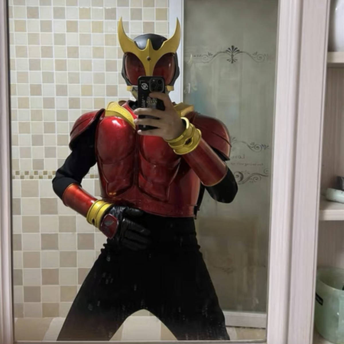 Yahoo!オークション - 仮面ライダー クウガ 1/1 マスク コスプレ アト