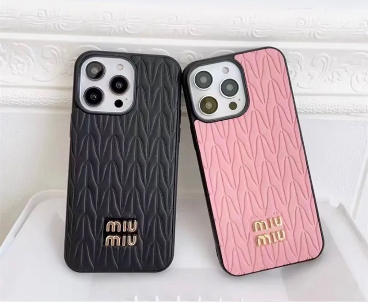 新品 miumiu iPhoneケース13 14兼用 マテラッセ柄 ピンク ミュウミュウ