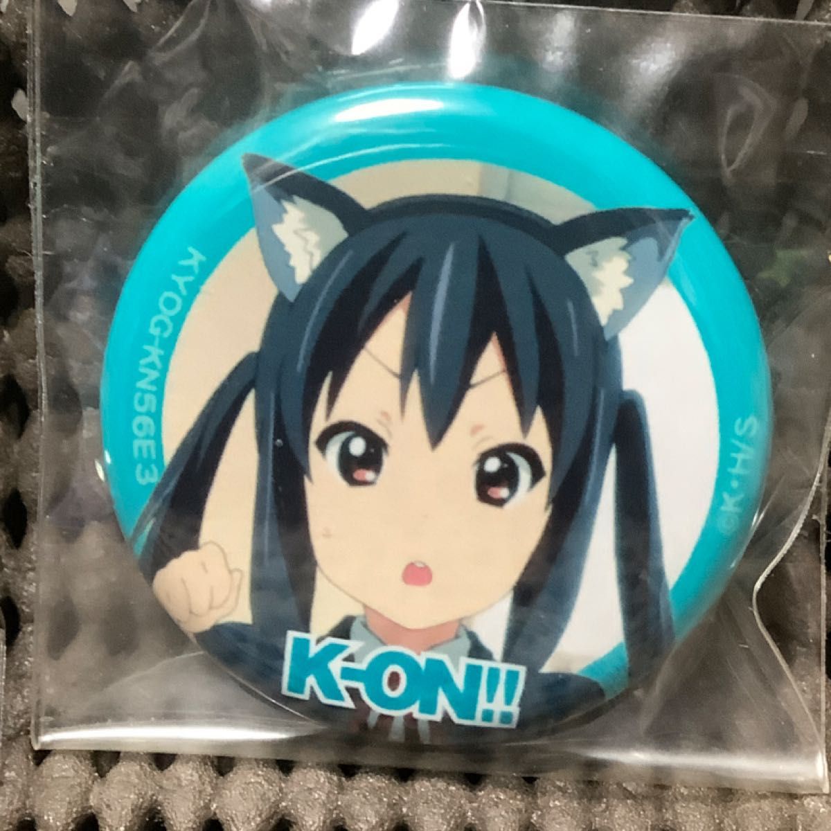 未開封 けいおん 中野梓 京アニ 缶バッジ 2個 あずにゃん 正規品 猫耳