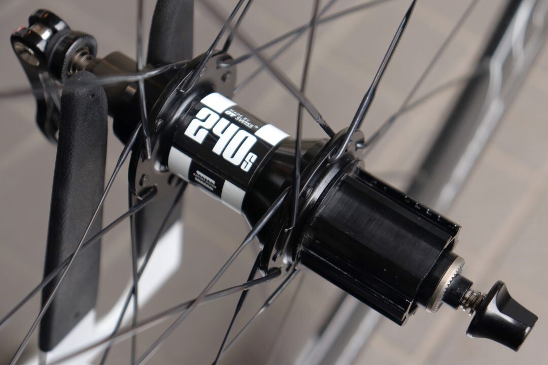ファストフォワードFFWD F6R DT SWISS 240s カーボンチューブラー